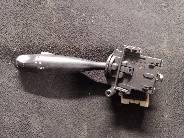 MANETKA Bouton TOYOTA YARIS et 173648