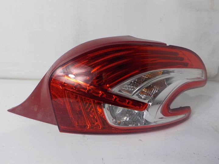 PEUGEOT 208 licht rechts heck hinten 964674572