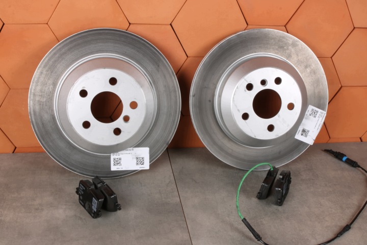 BMW 4' G26 LCI i4 G26 i4 G26 LCI Disques Plaquettes frein Arrière 330x20 8831440