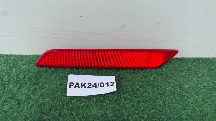 JAGUAR and-PACE X590 left ODBLASK of a bumper rear part J9D3-13A569-AA PAK24/012