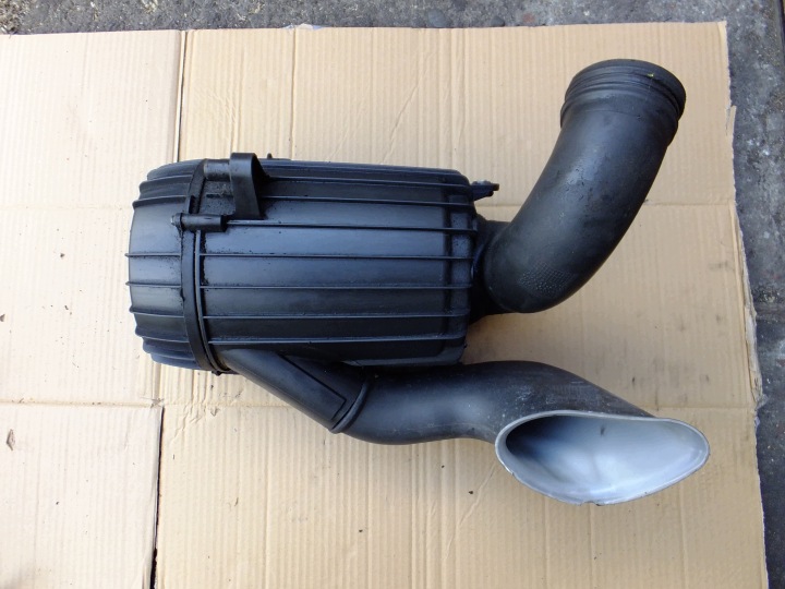 air filter housing lancia delta III 1,6 M-jet 51801286