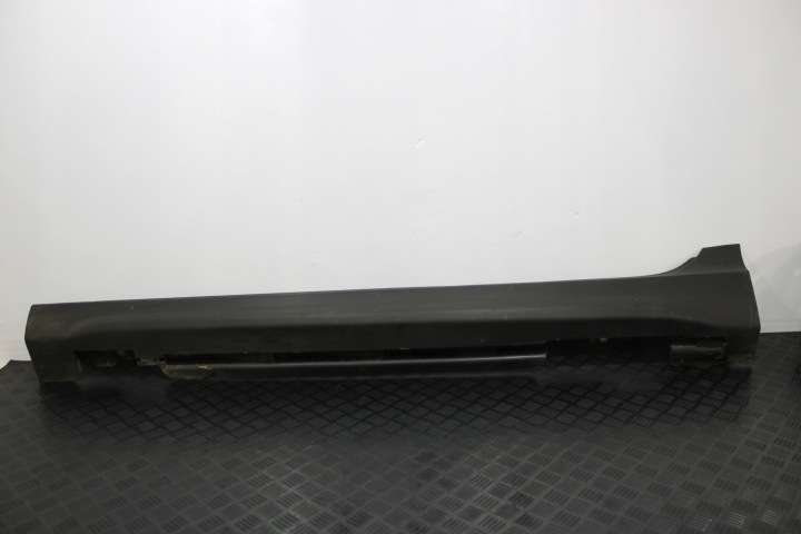 krytka Prahová Prah ľavý 31290541 VOLVO V40 II CROSS COUNTRY