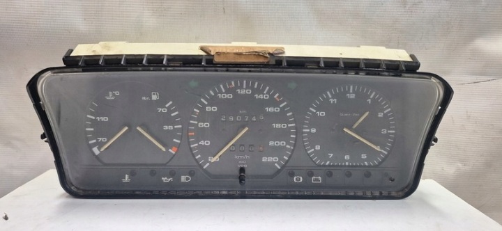 Instruments tachymètre compte tours VW PASSAT B3 81117657