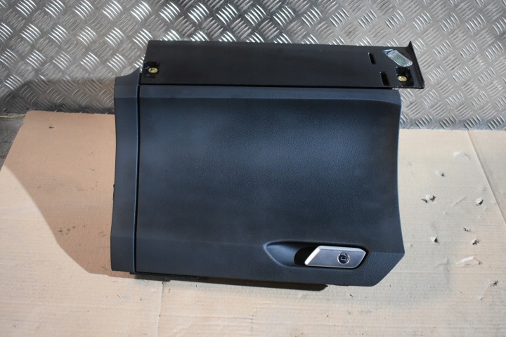 IDEALNY CASSETTO PORTAOGGETTI PASSEGGERI CONSOLLE AUDI E-TRON 1