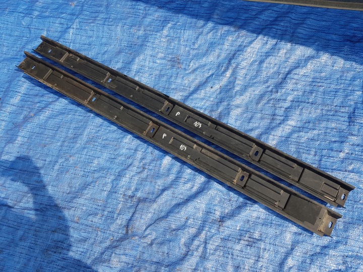 lišta Prahová Bočné pravá držiak Mercedes ML W164 A1646981030