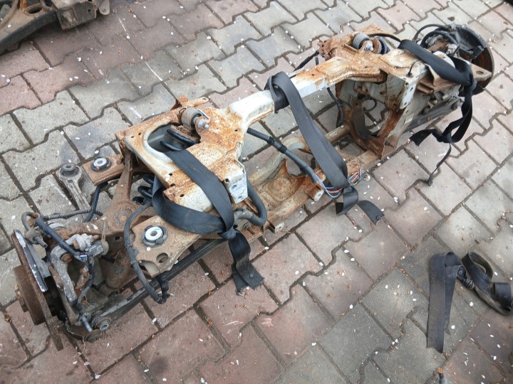 PEUGEOT 3008 II 2019 Suspension Arrière Essieu Pont essieu Moyeu Bras 9831032880