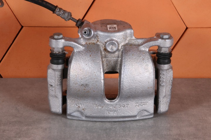 MINI F54 F55 F56 F57 čeljust kočioni desni prednji dio prednji 6860266 54/24/307