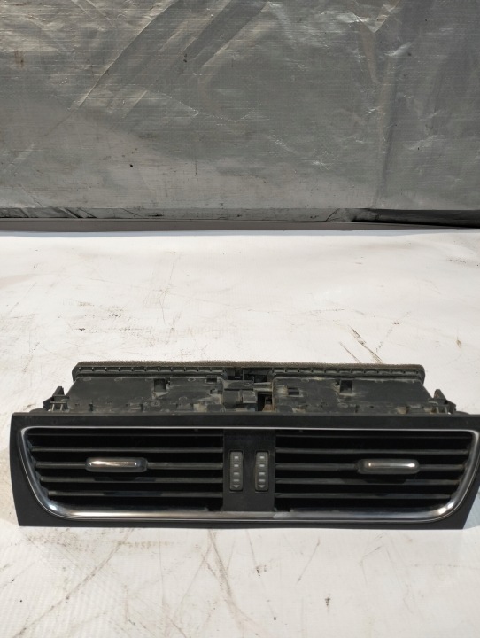 Lüftungsgitter des lüfters mitte Audi A4 B8 8T2820951B