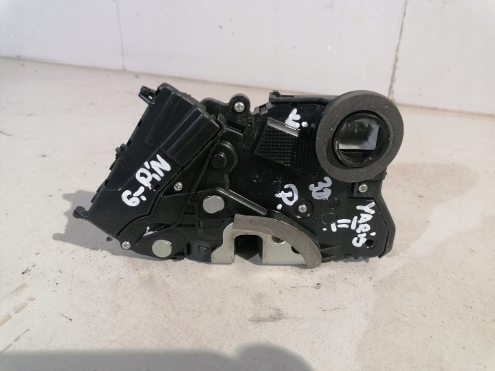 Toyota Yaris II de la Serrure z Portière Droite Avant 6 PIN