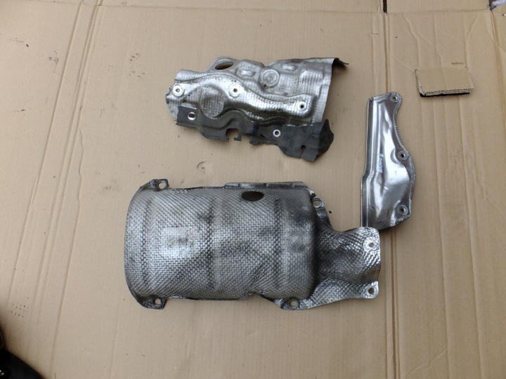 Blende Abdeckung termiczna des Abgaskrümmers fiat bravo II 1,6 M-JET 2009r