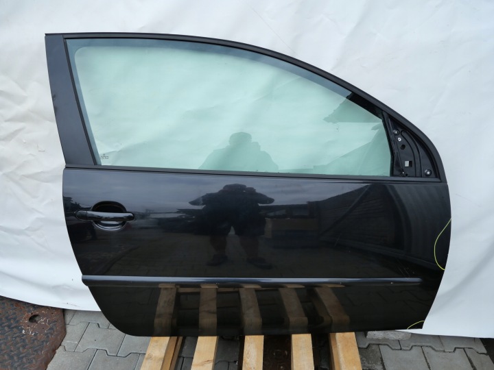 VW GOLF V Portière Droit Avant