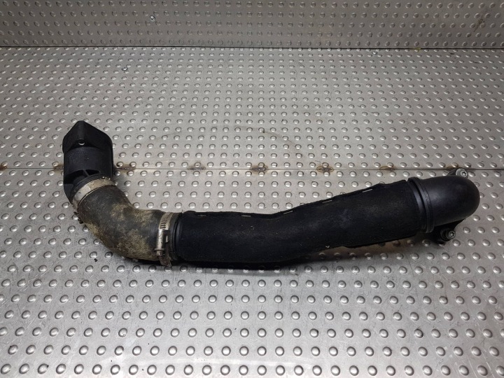 pipe hose of the intercooler 04L145770H 04L131111T VW PASSAT B8 GOLF VII 1.6 TDI