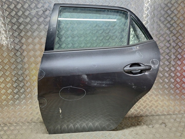 dveře záď zadní levé TOYOTA AURIS a 06-12 kompletní