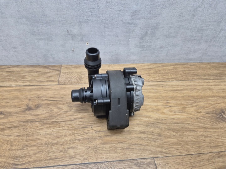 BMW F30 330e LCI Supplémentaire Pompe Liquide CHLODNICZEGO d’eau 8638240