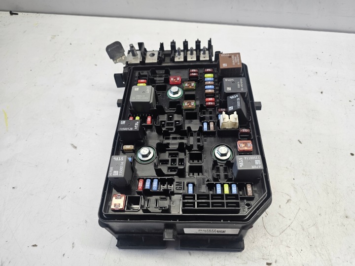 OPEL ASTRA K 5 V Skrinka PUSZKA poistiek BSI 39107277 1.4T