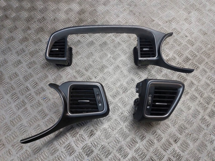 KOMPLET KRATEK BOCCHETTE + DEKORY KIA CEED III 84740-J7AA0 97490-J7000