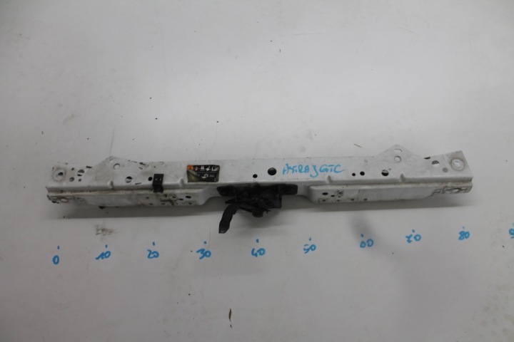 RINFORZO PARAURTI OSSATURA RIVESTIMENTO Anteriore OPEL ASTRA J GTC delle ruote. Z40R 11-18