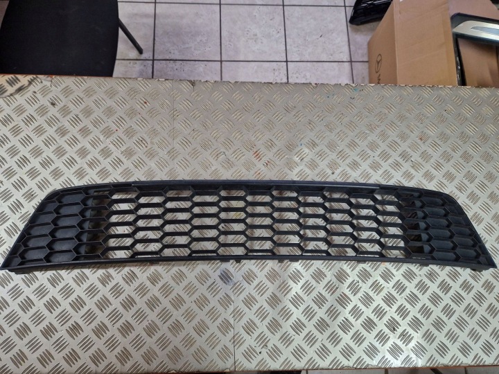 GRIGLIA PARAURTI MEDIO SKODA OCTAVIA III RS 2013R->