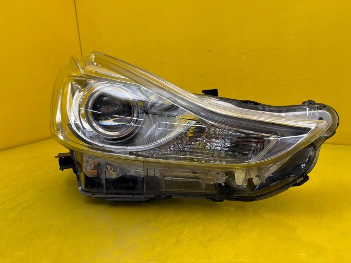 Licht rechts Toyota Prius Plus + Lift 15-21