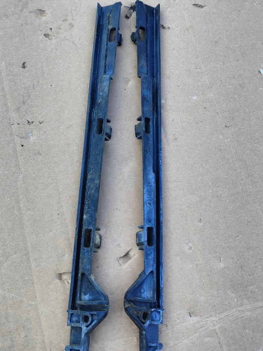 mercedes w124 držák prowadnicy 1247820231 1247820131 střešního okna