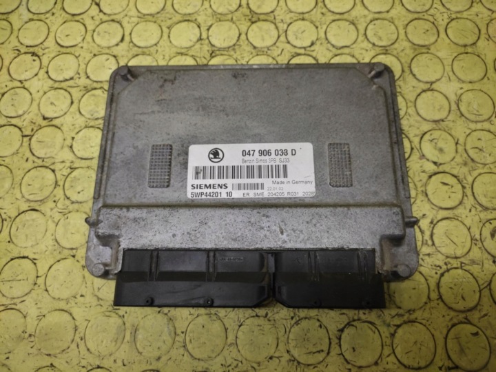 SKODA FABIA und 1.4 Bedienteil DES MOTORS 047906033D
