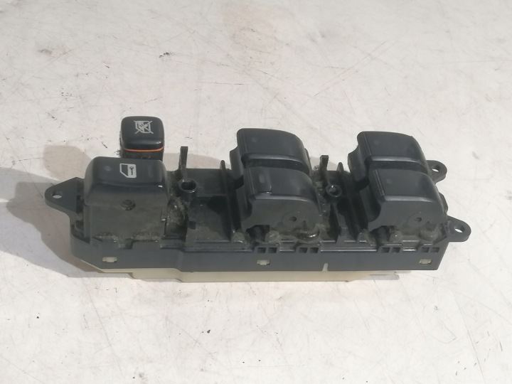Toyota Avensis Verso control panel of the window