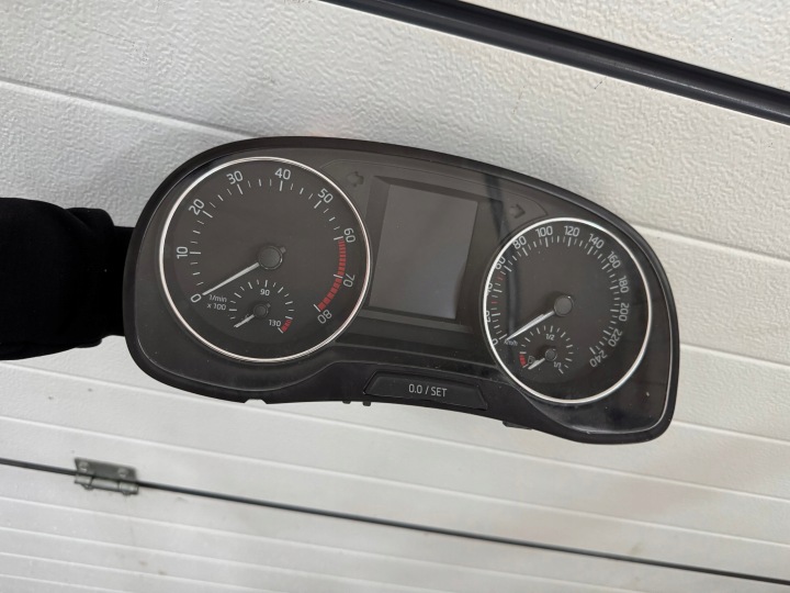 SKODA FABIA III LIFT 1.2 TSI budíky hodiny budiky 6V0920740C EUROPA