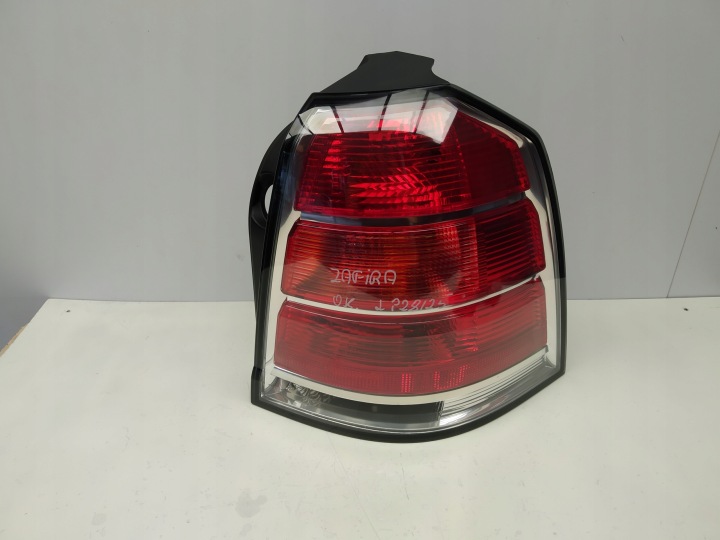 05 - 08r Opel Zafira B Licht wklad heck rechts OE 24451843R vor Lift