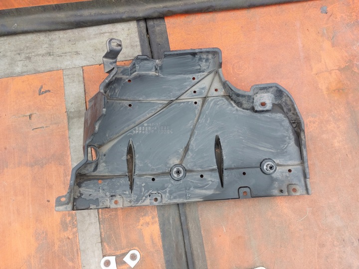 cover chassis of the floor TOYOTA PRIUS plus IV 20r