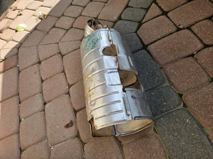Gehäuse Blende Abdeckung katalizatora filter DPF FAP 1.5D P Citroen Berlingo 1554188X