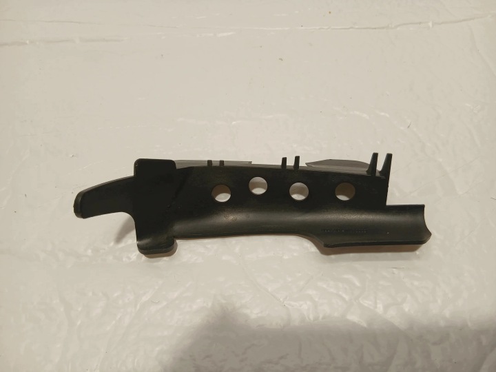 AUDI A4 B9 LIFT console étrier droit coffre 8W5864550