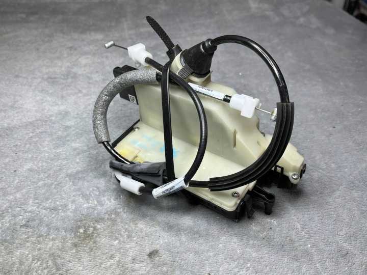 de la Serrure Portière Gauche Arrière Arrière 9688080880 PEUGEOT 208 1 et 5D HB 12-16 !J
