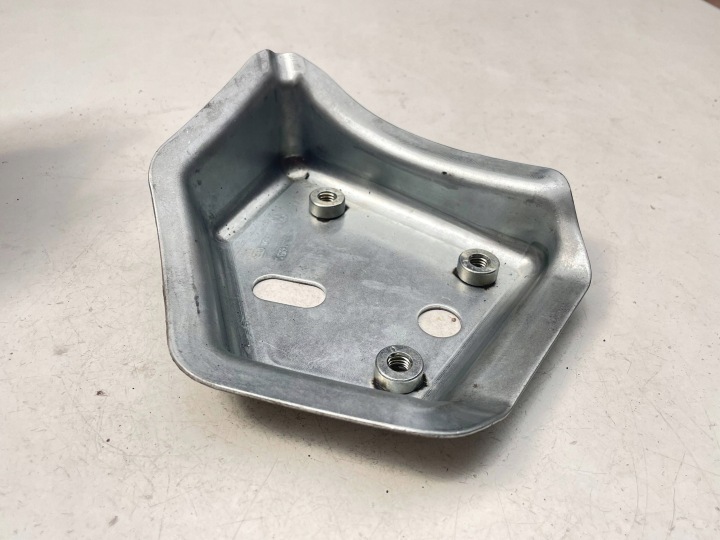 bracket mounting Volkswagen OEM 7H3810812A !J