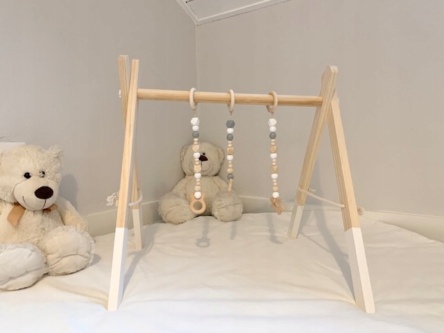 Стійка розвивальна BABY GYM з 3 підвісками - Білий - іграшка для немовлят — фото 3