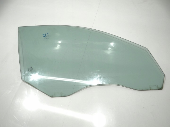 OKNO Bočné dvere pravý predok BMW E60 (14753954)