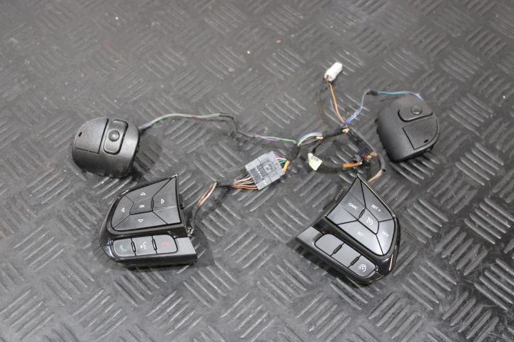 MULTIFUNKCJA volantu 735572823 JEEP RENEGADE