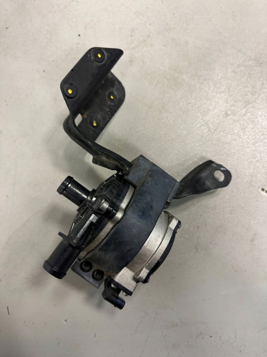 NISSAN QASHQAI III J12 Wasserpumpe 215806UM0A