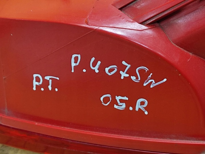 PEUGEOT 407 SW LAMPA RIGHT BACK 10