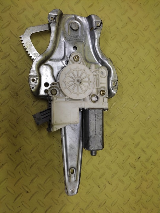 TOYOTA AVENSIS T25 window regulator right rear part