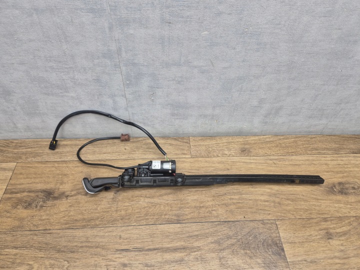 BMW 4 F32 F82 F87 M2 M4 PODAJNIK stěny pravý 7307916