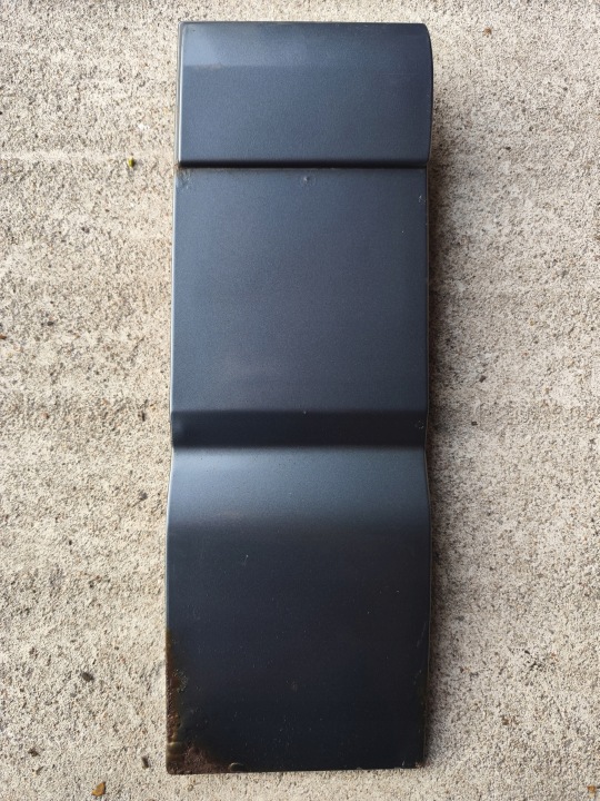Klapka Blende Abdeckung unter wlewem des Kraftstoffsbehälters Blech VW T5 T5 lift LD7U