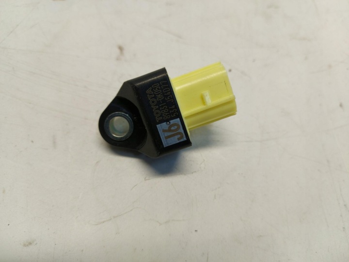 Toyota Hilux VIII sensor airbag of the collision zderzenia 89831-0k050