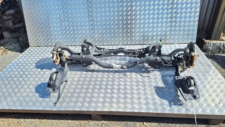 RINFORZO PARAURTI PONTE POSTERIORE Sospensione posteriore 5Q0505315G OCTAVIA III LEON III A3 8V GOLF VII