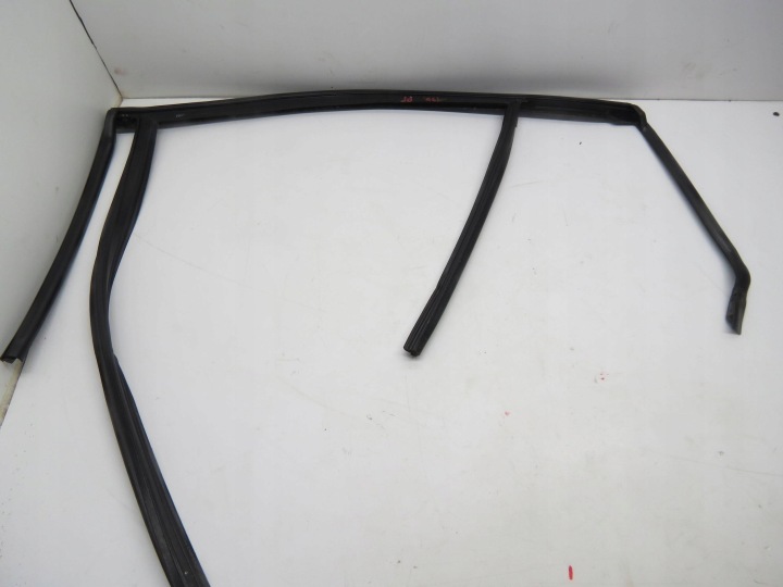 moulding door right front VOLVO V60 and S60 II 1302143 (2013-2018)R.