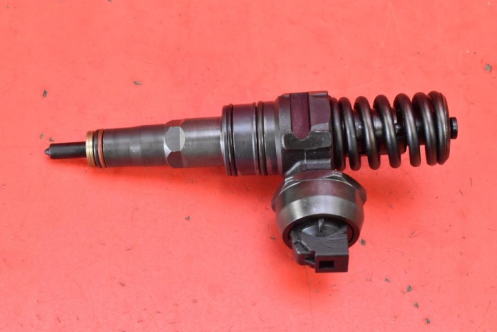 nozzle nozzle 038130073AJ 0414720037 VW PASSAT B5 1.9 TDI 130 KM 00-05