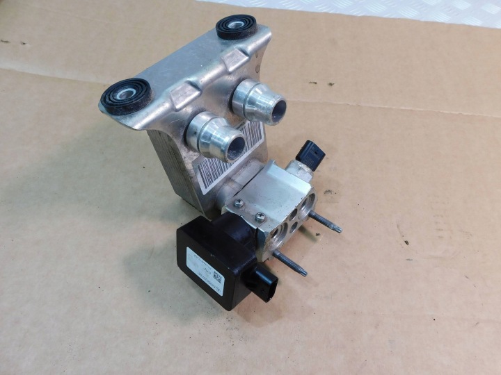 Mercedes EQC N290 elektryk valve radiator control unit of the air conditioning