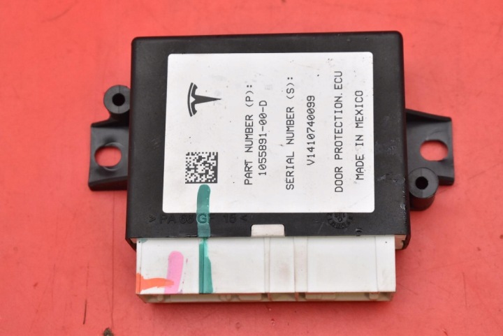 Vezerlő egység modul ajtó bal far 1055891-00-D TESLA MODEL X 90D 15-21