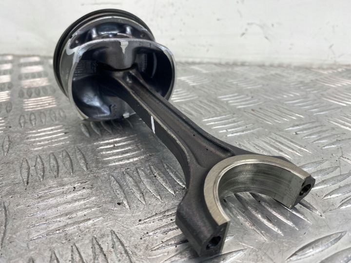 piston connecting rod MERCEDES 270910 1.6 CGI W176 W117