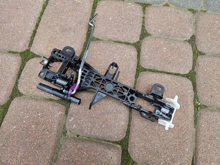 Porte Poignées Portière Droit Avant Toyota Camry VIII XV70 69FR1