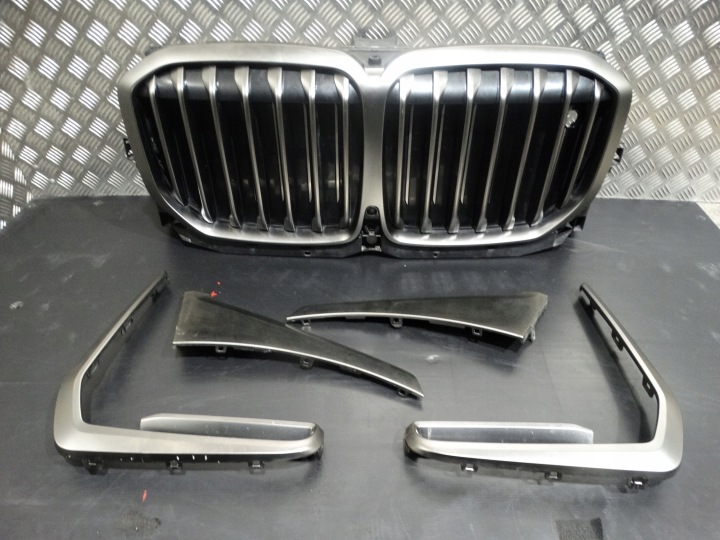 IDEALNY Griglia GRIGLIE CALANDRA KRATKI bocchetta parafango BMW X7 G07 1